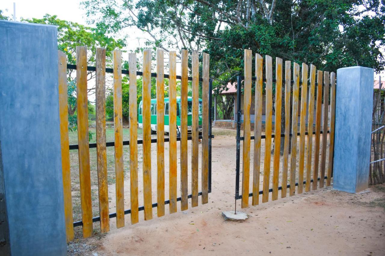 Hide Yala Acomodação com café da manhã Tissamaharama Exterior foto